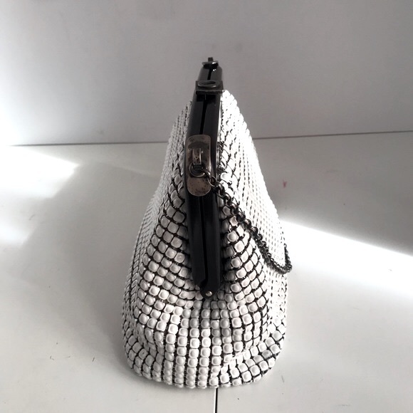 Oroton beautiful vintage white mesh beaded handbag with chain link strap - Picture 11 of 12